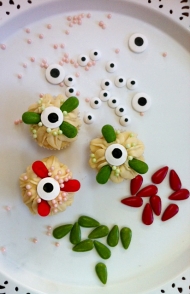 Cupcakes - malé dortíčky zdobené bonbóny