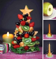 Co místo vánočního cukroví? Vánoční strom z ovoce.