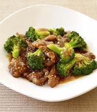 Hovězí s brokolicí připravené ve woku