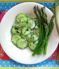 Jak připravit chřest s okurkovým salátem