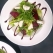 === Ingredience ===
pečená červená řepa [http://dieta.cz/pin/4f54cae1b86cfcd8eae5f7620f973d1c/ (recept zde)]
dobrý zelený listový salát
rukola
kvalitní kozí sýr
balzamikové glazé
na zálivku 1 díl citrónové (nebo pomerančové) šťávy na 3 díly olivového oleje
salát osolit, kdo má rád může i opepřit

=== Příprava ===
Recept na pečenou řepu nejdete [http://dieta.cz/pin/4f54cae1b86cfcd8eae5f7620f973d1c/ zde.]

V misce si smíchejte zelené listy se zálivkou, naaranžujte je na talíř, na listy potom rozmístěte i řepu s kozím sýrem. Vše osolte a opepřete a zákápněte balzamikovým glazé.

Mám vyzkoušeno, že k sálátu není nutné pečivo. Díky řepě a sýru i pěkně zasytí.